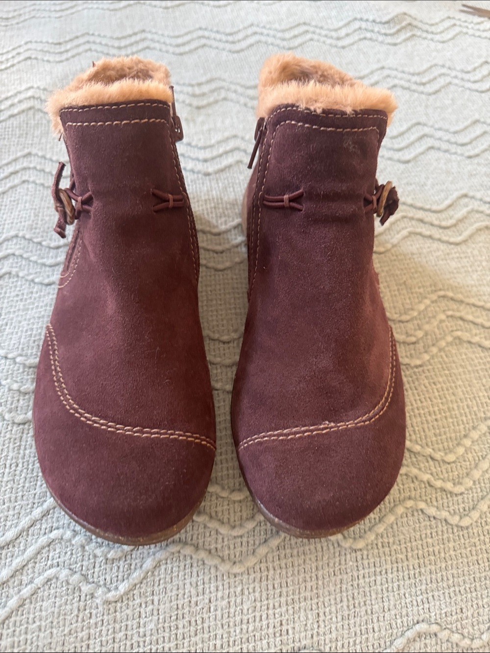 Clarks Roseville Aster Plum Suede Faux Fur Ankle Boots Women’s 9.5 Like New